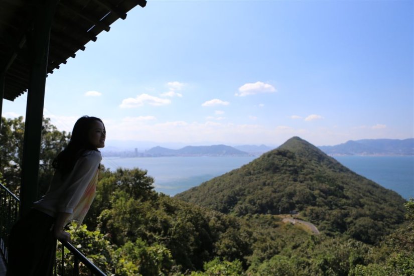 鷲ヶ峰展望台からは瀬戸内海が一望できる