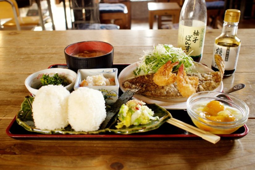 棚田のおにぎり定食