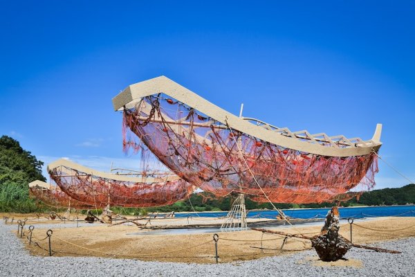 アレクサンドル・ポノマリョフ 「水の下の空」Photo: Shintaro Miyawaki